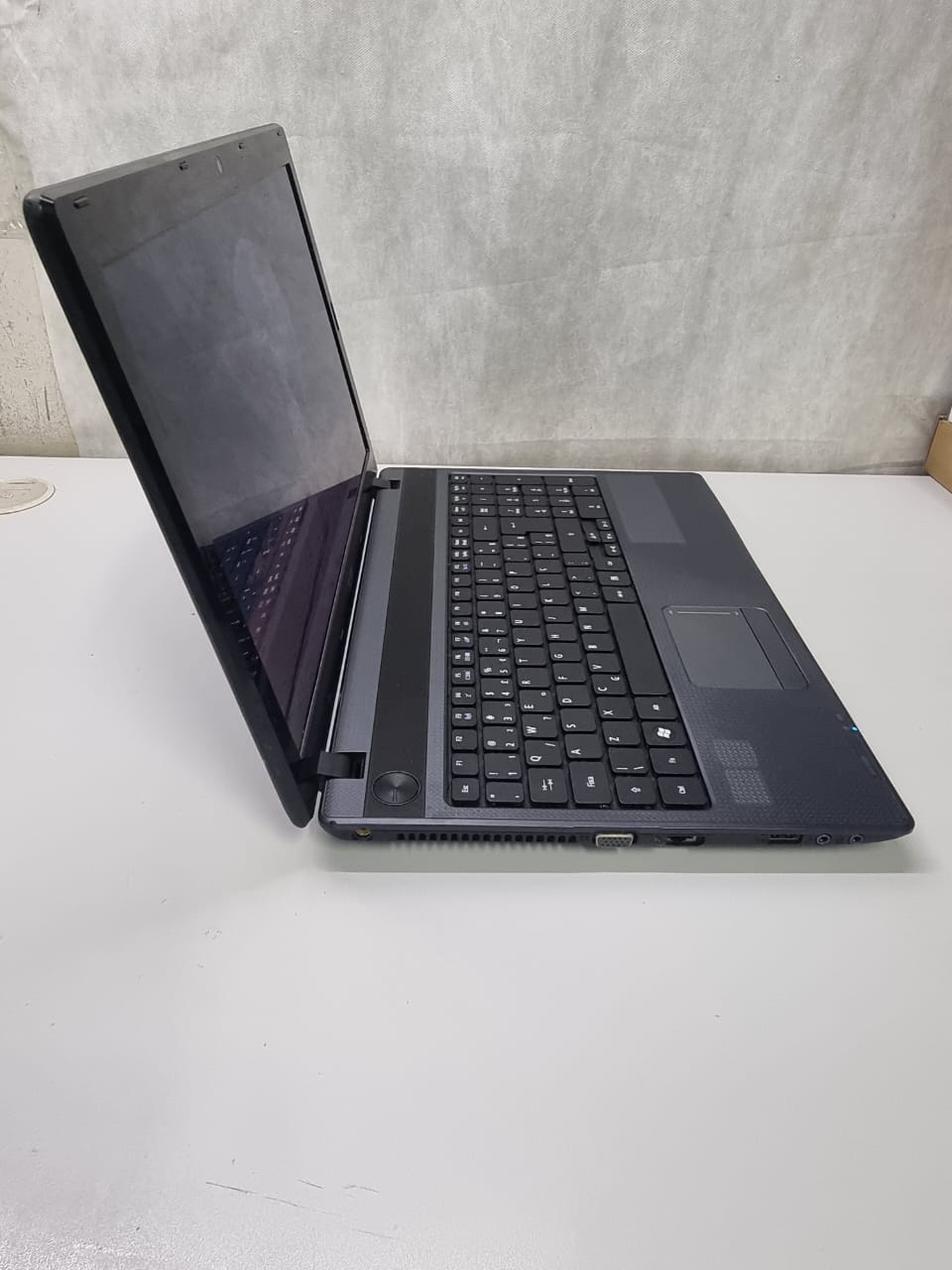 Notebook Acer Aspire 5733 - Intel I5-M450, 4GB DDR3, 120GB SSD, 15.6"