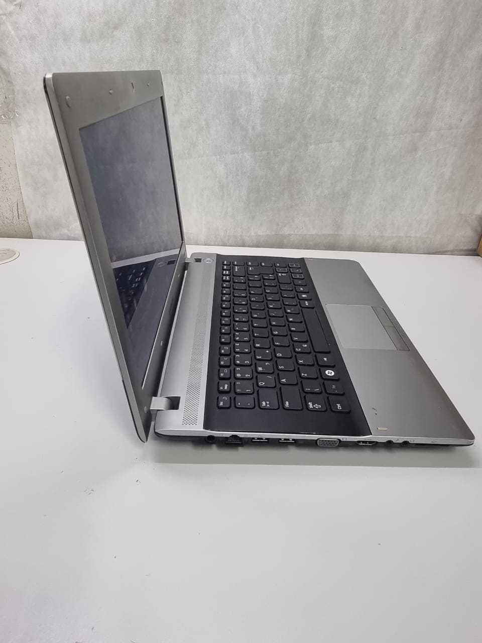 Notebook Samsung RV420 - Intel I5-2410M, 4GB DDR3, 120GB SSD, 14"
