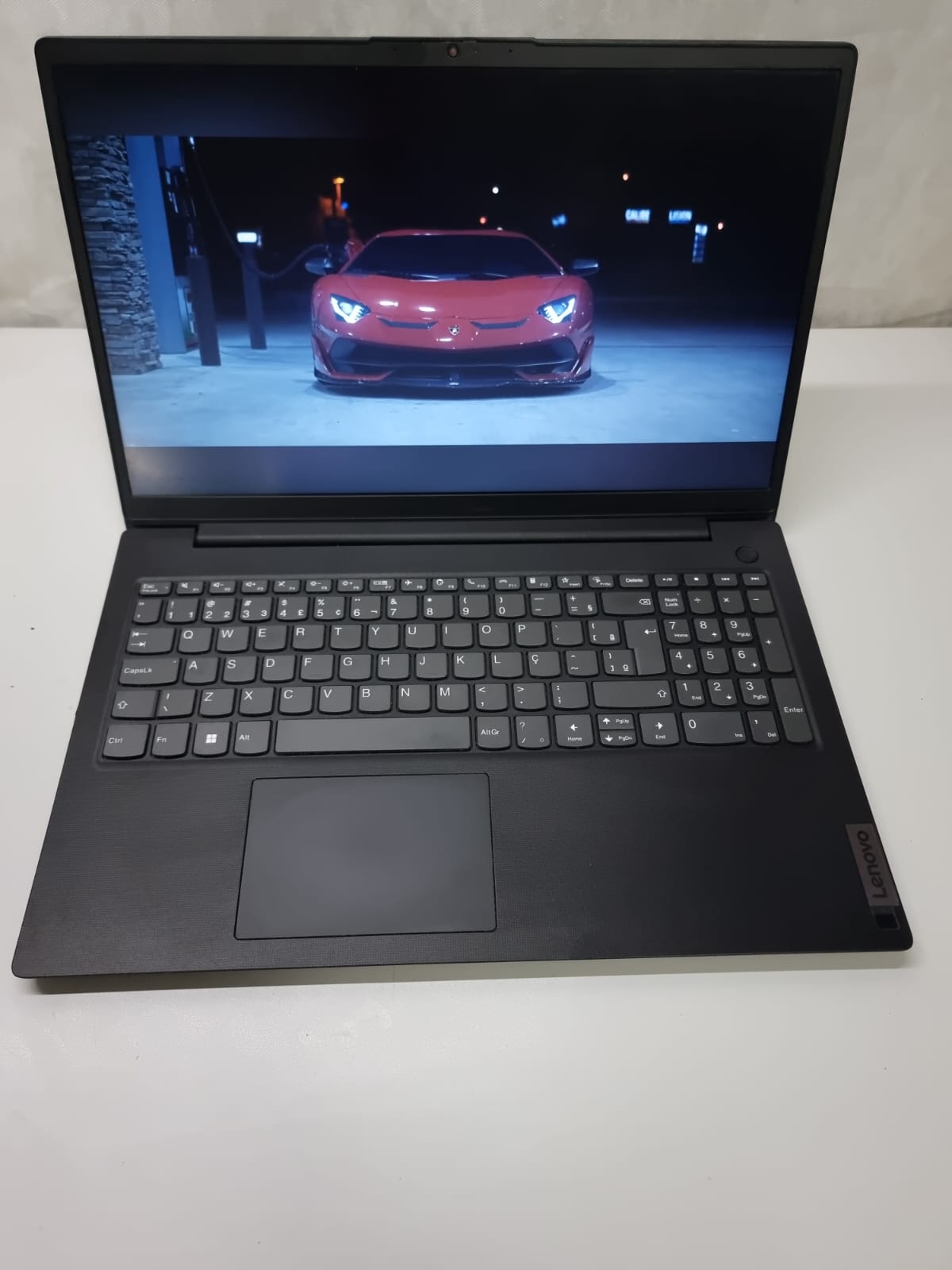 Notebook Lenovo V15G3 82UM - Intel I5-1235U, 8GB DDR4, 256GB NVMe, 15.6"