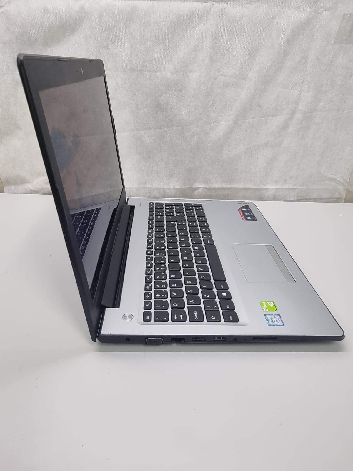 Notebook Lenovo 310-80UH - Intel I7-6500U, 8GB DDR4, 360GB SSD, 15.6"