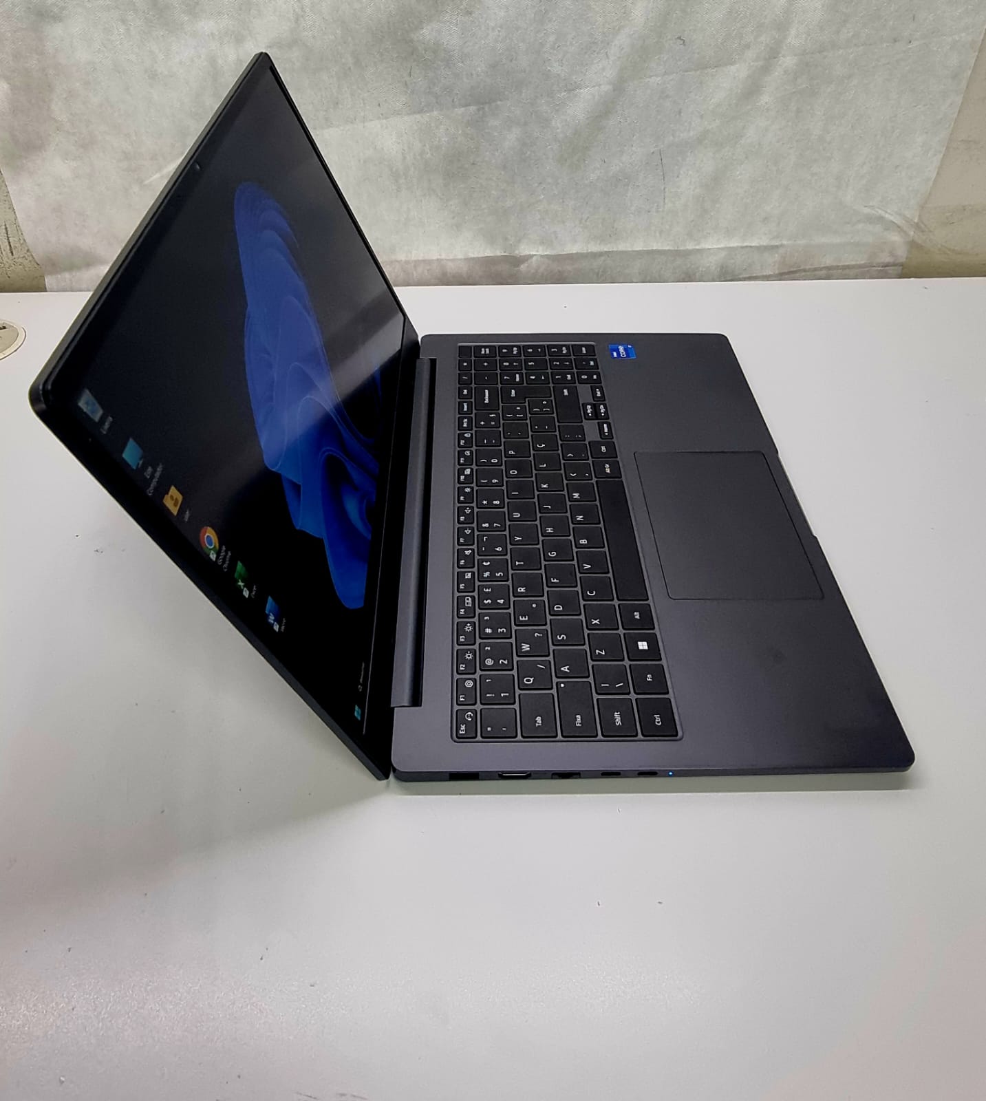 Notebook Samsung NP550XED - Intel I7-1255U, 16GB DDR4, 512GB NVMe, 15.6"