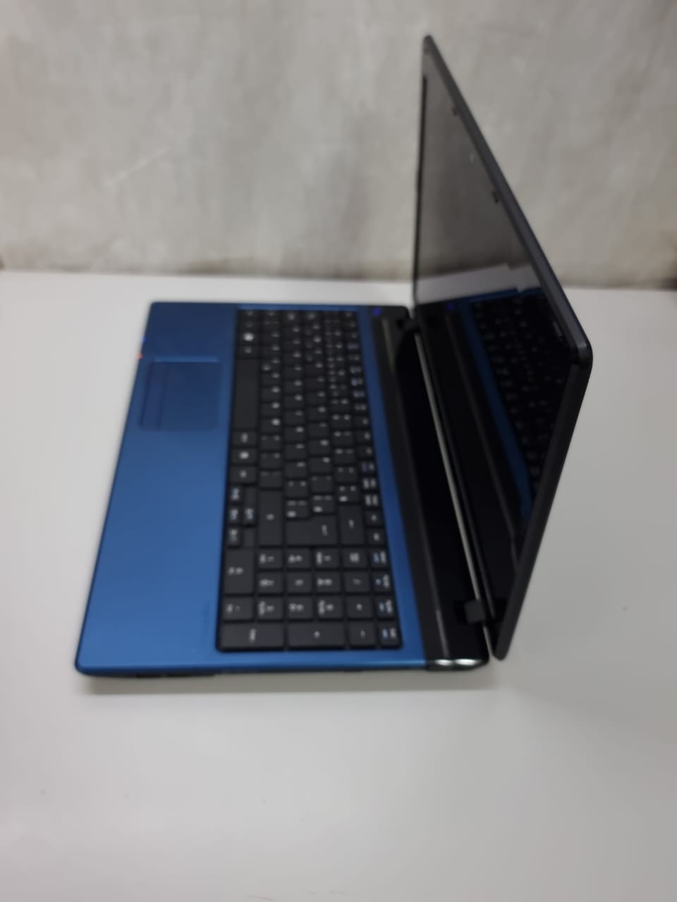 Notebook Acer Aspire 5750Z - Intel I5-2410M, 8GB DDR3, 120GB SSD, 15.6"