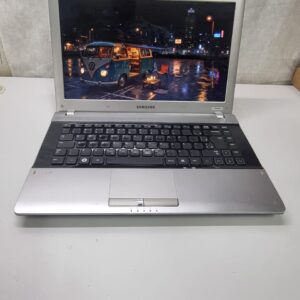Notebook Samsung RV420 - Intel I5-2410M, 4GB DDR3, 120GB SSD, 14"