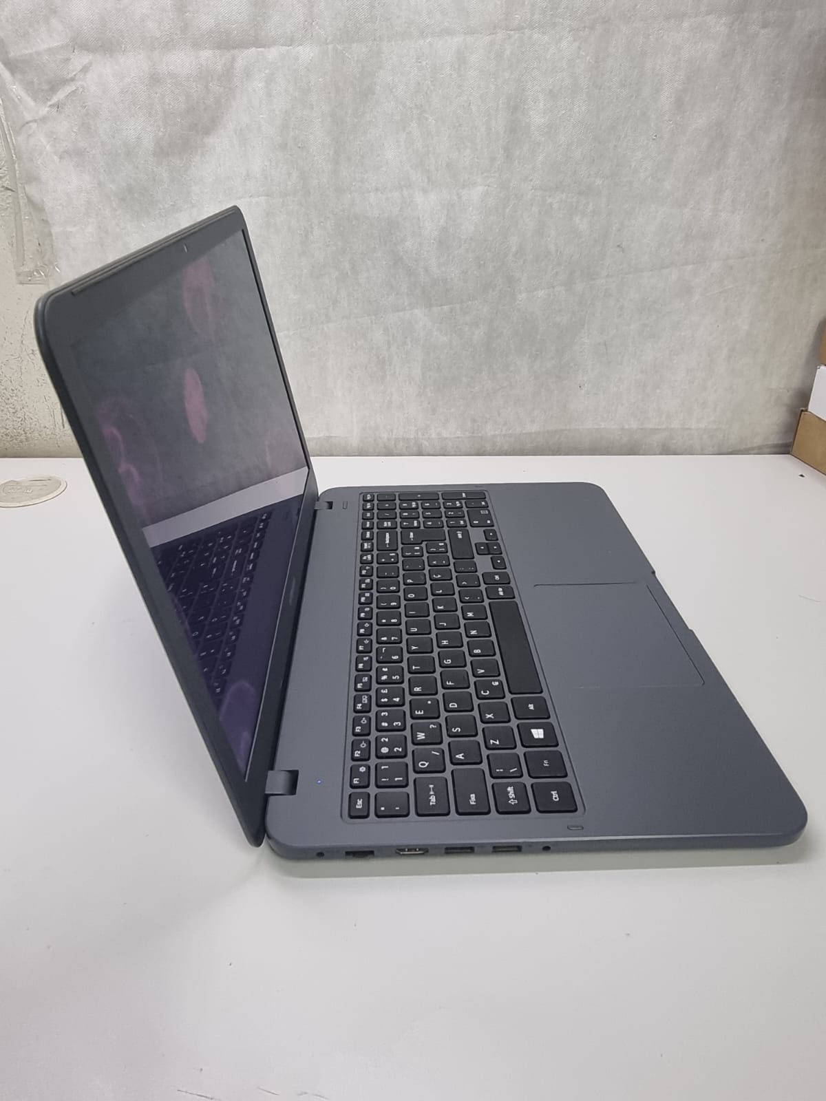 Notebook Samsung NP350X - Intel I3-7020U, 8GB DDR4, 240GB SSD, 15.6"
