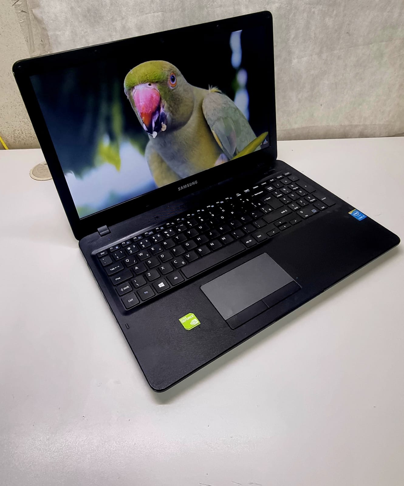 Notebook Samsung NP300E5K - Intel I5-5200U, 16GB DDR3, 240GB SSD, 15.6"