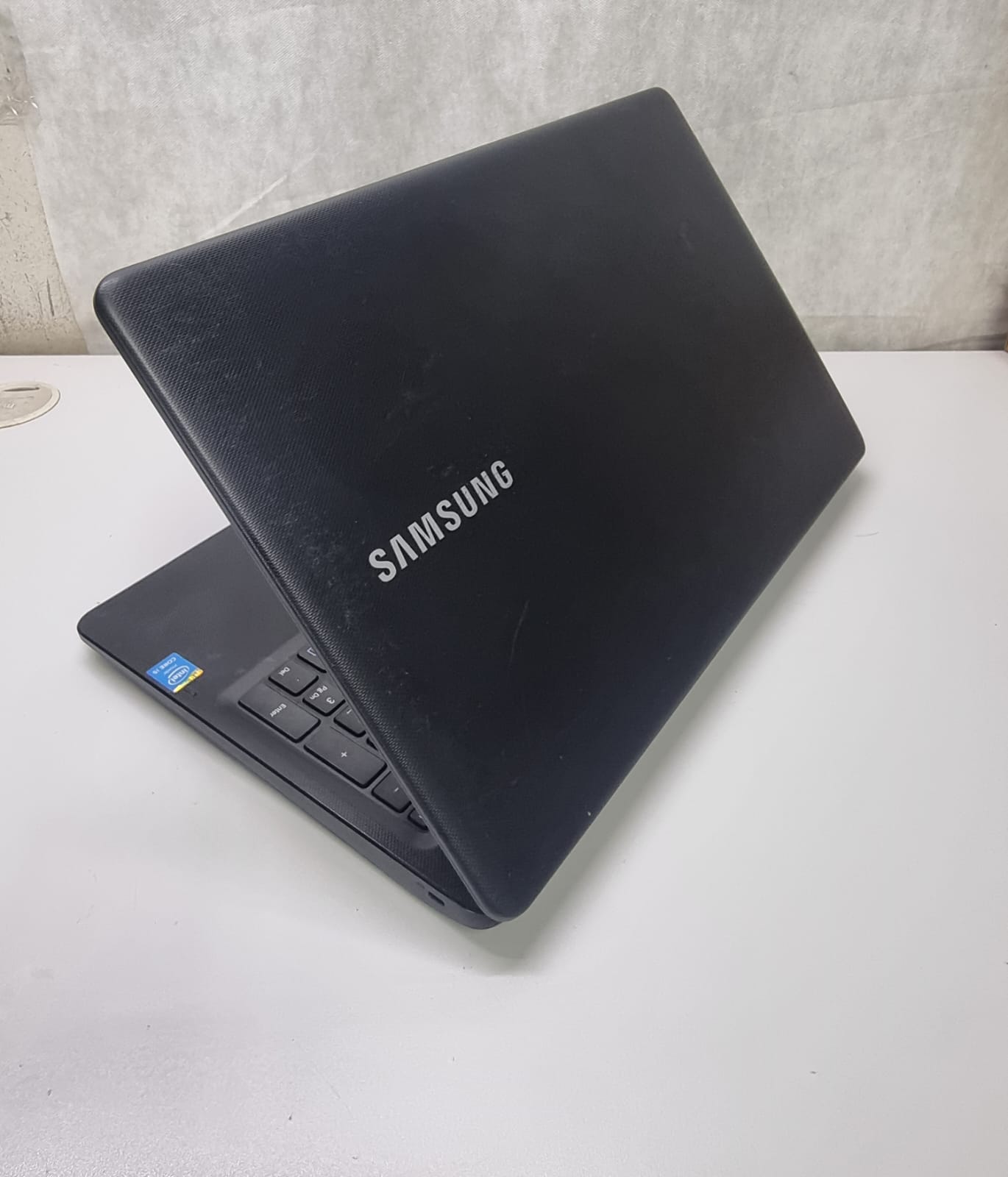 Notebook Samsung NP300E5K - Intel I5-5200U, 16GB DDR3, 240GB SSD, 15.6"
