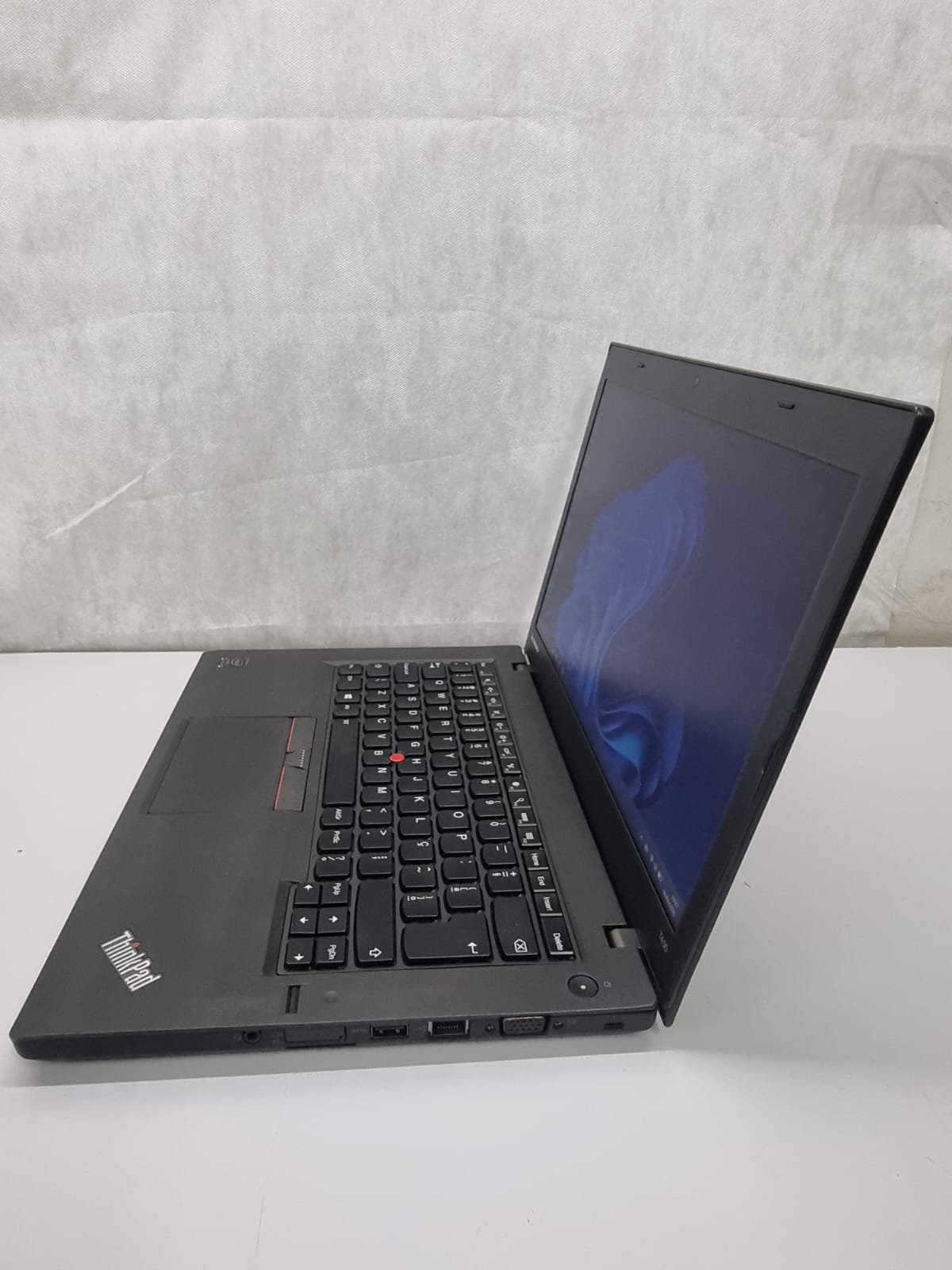 Notebook Lenovo ThinkPad T450 - Intel I5-5300U, 8GB DDR3, 240GB SSD, 14"