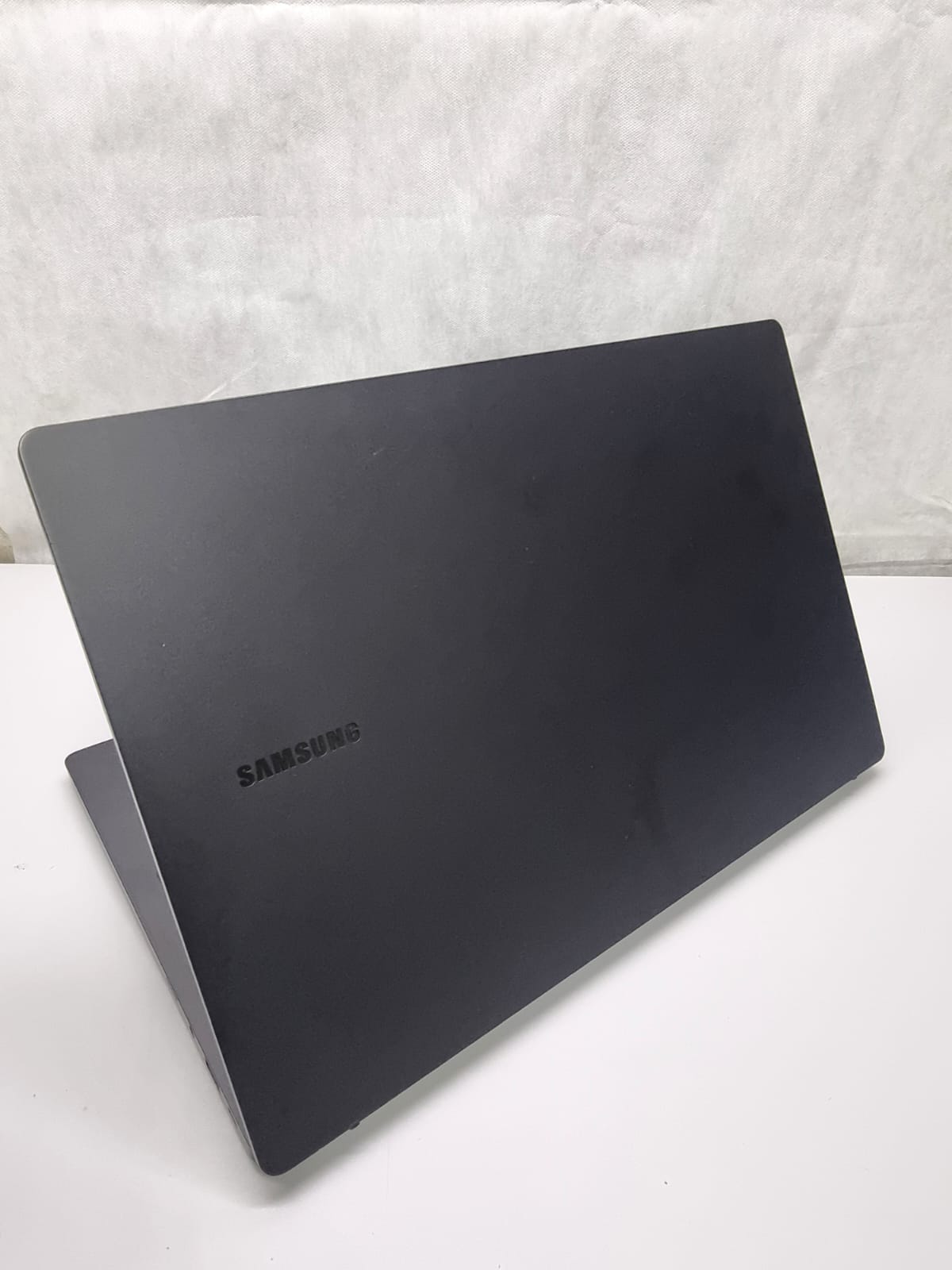 Notebook Samsung NP550XED - Intel I7-1255U, 16GB DDR4, 512GB NVMe, 15.6"