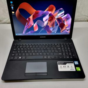 Notebook Samsung Samsung NP300E - Intel I5-7200U, 8GB DDR4, 128GB NVMe + 1TB HDD, 15.6"