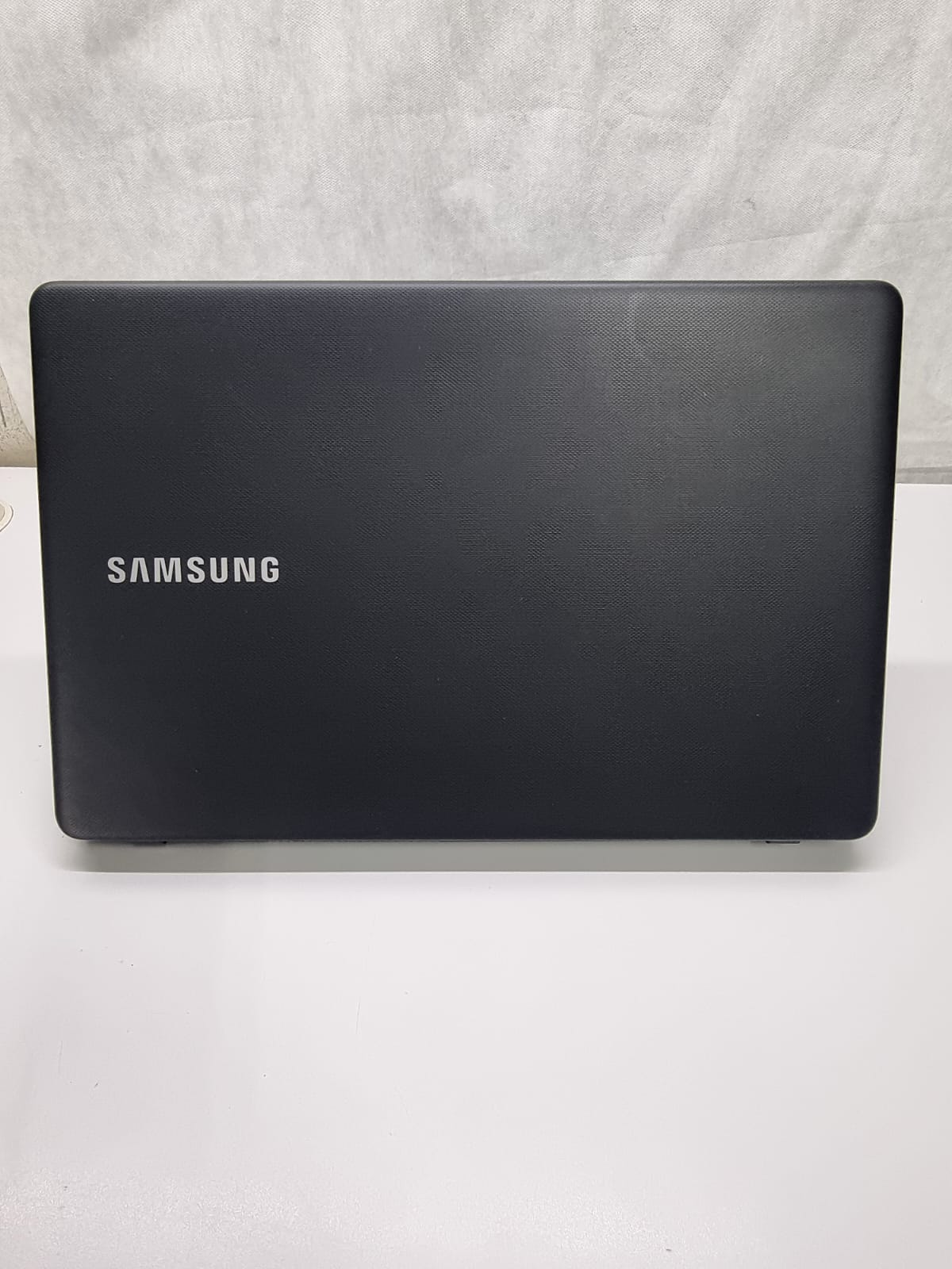 Notebook Samsung Samsung NP300E - Intel I5-7200U, 8GB DDR4, 128GB NVMe + 1TB HDD, 15.6"