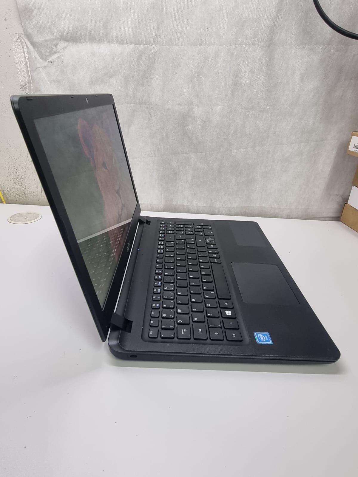 Notebook Acer Aspire ES1-572 - Intel I3-6006U, 8GB DDR4, 240GB SSD, 15.6"
