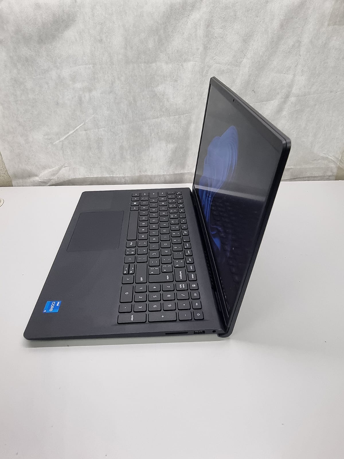 Notebook Dell Inspiron 3520 - Intel I5-1235U, 16GB DDR4, 256GB NVMe, 15.6"