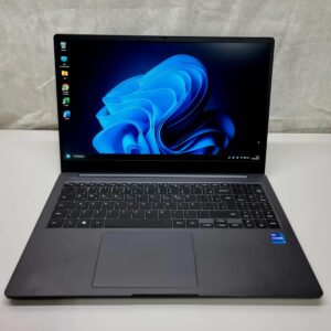 Notebook Samsung NP550XED - Intel I7-1255U, 16GB DDR4, 512GB NVMe, 15.6"