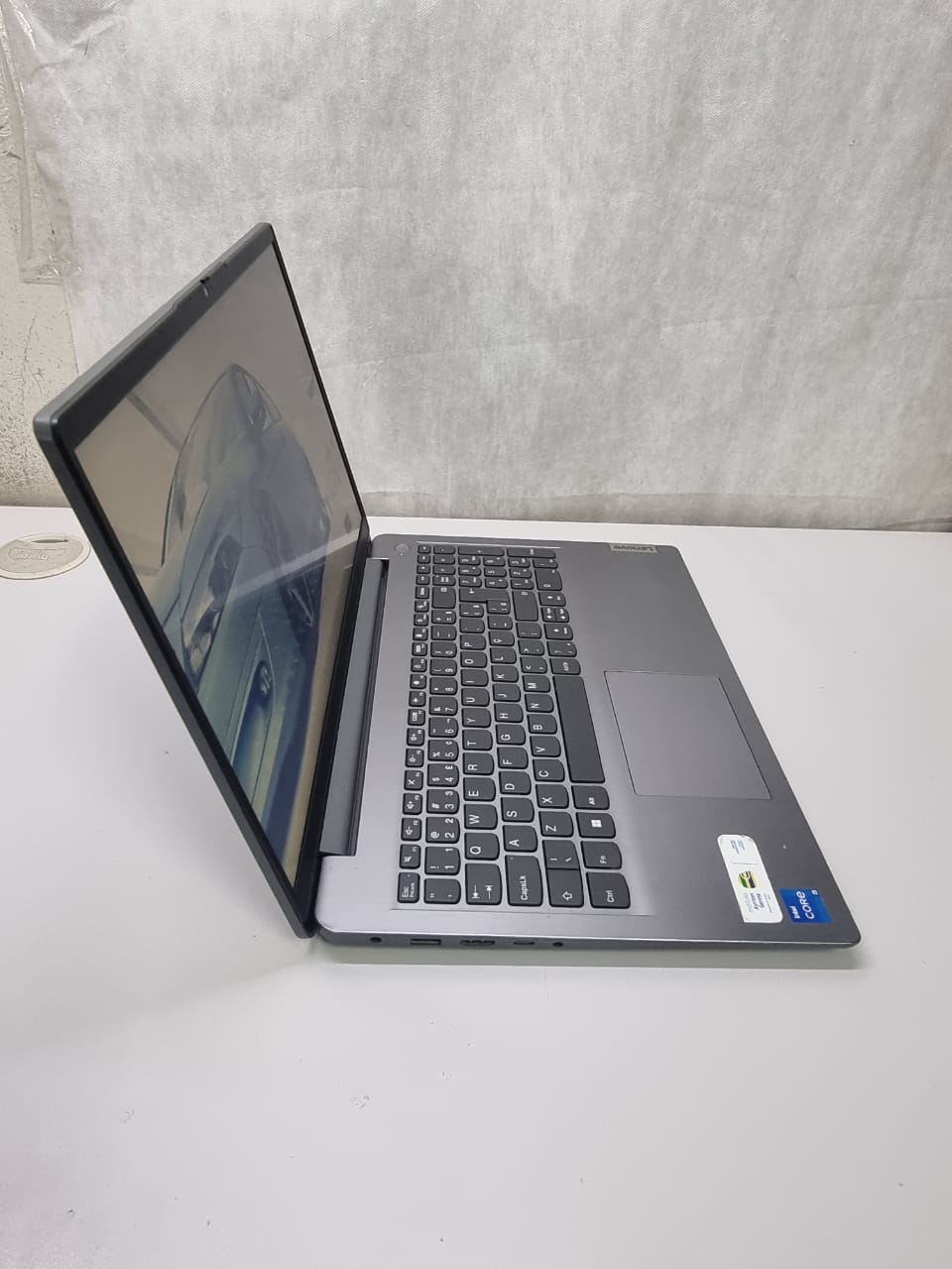 Notebook Lenovo Ideapad 3 82MD - Intel I5-1135G7, 8GB DDR4, 256GB NVMe, 15.6"