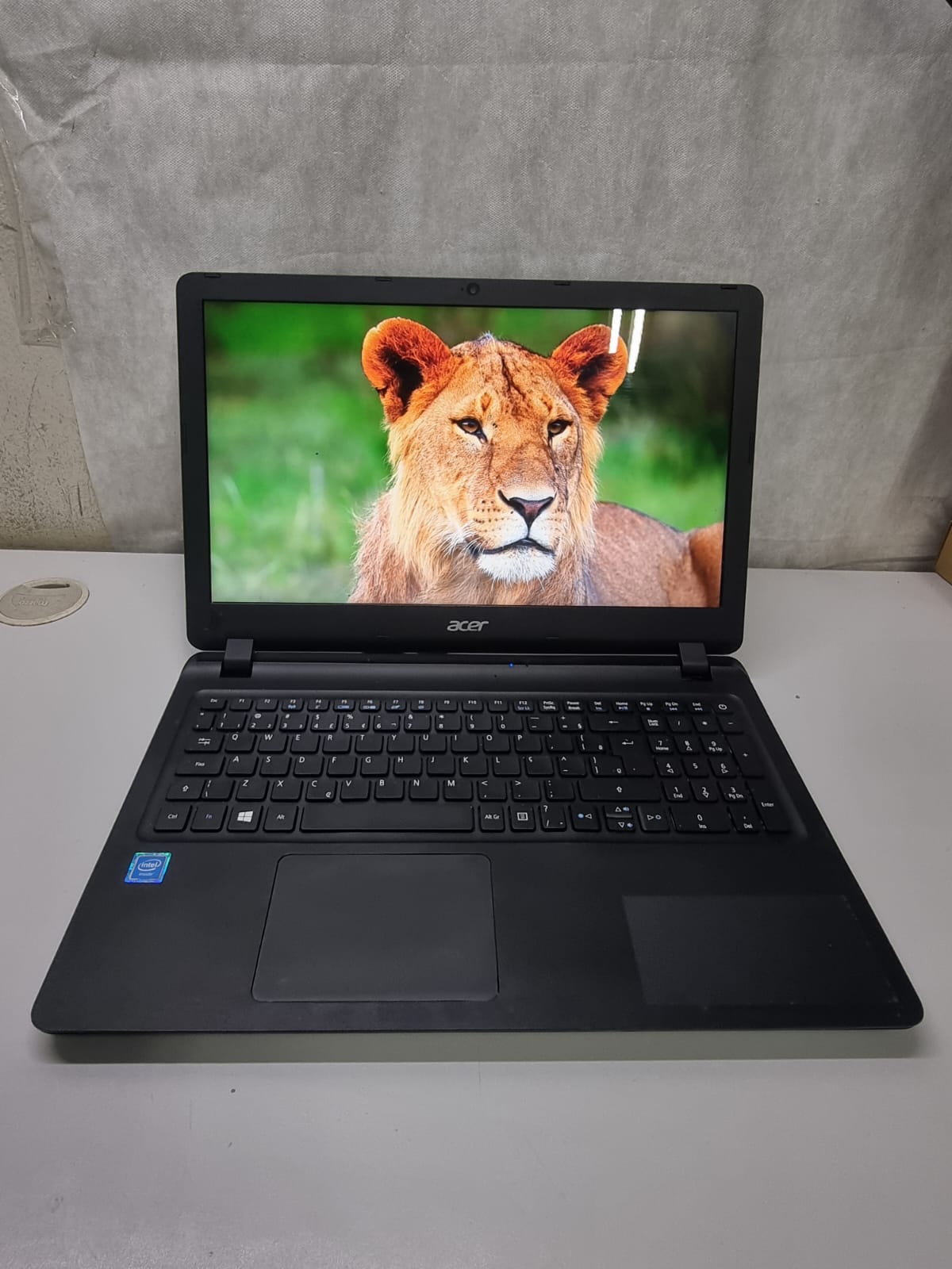 Notebook Acer Aspire ES1-572 - Intel I3-6006U, 8GB DDR4, 240GB SSD, 15.6"
