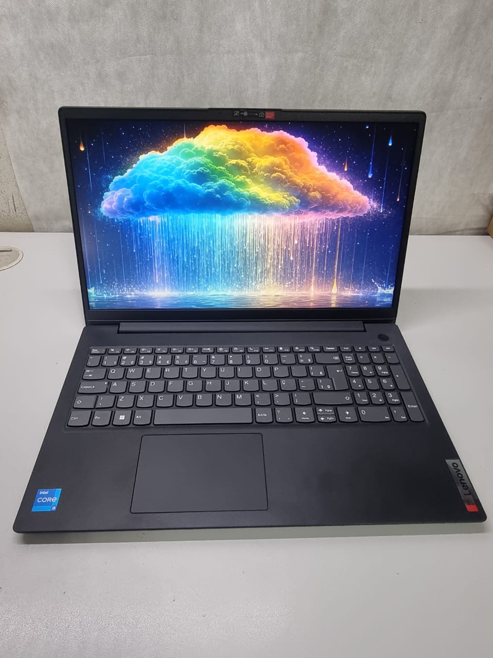 Notebook Lenovo V15G5 83UW - Intel I5-13420H, 8GB DDR5, 256GB NVMe, 15.3"