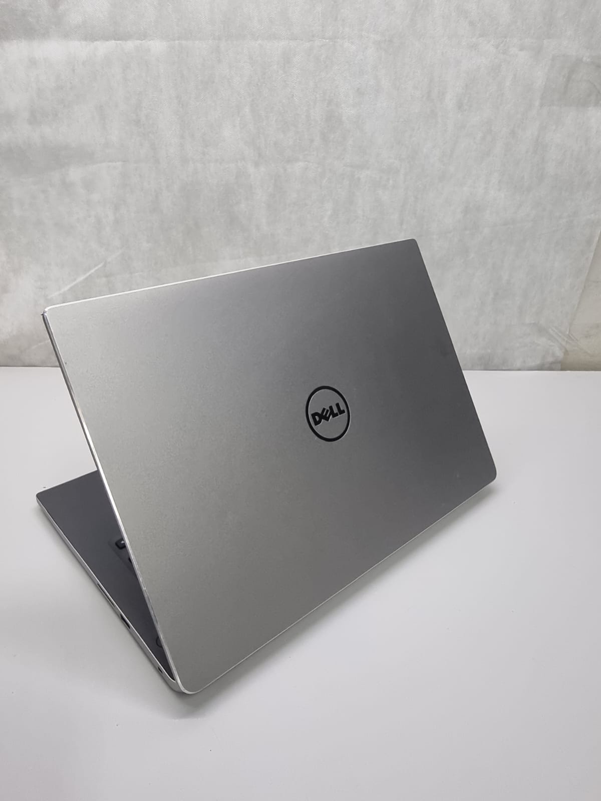 Notebook Dell Inspiron 7460 - Intel I7-7500U, 16GB DDR4, 256GB SSD, 14"