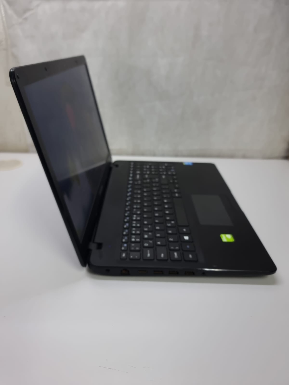 Notebook Samsung NP300E5K - Intel I5-5200U, 16GB DDR3, 240GB SSD, 15.6"