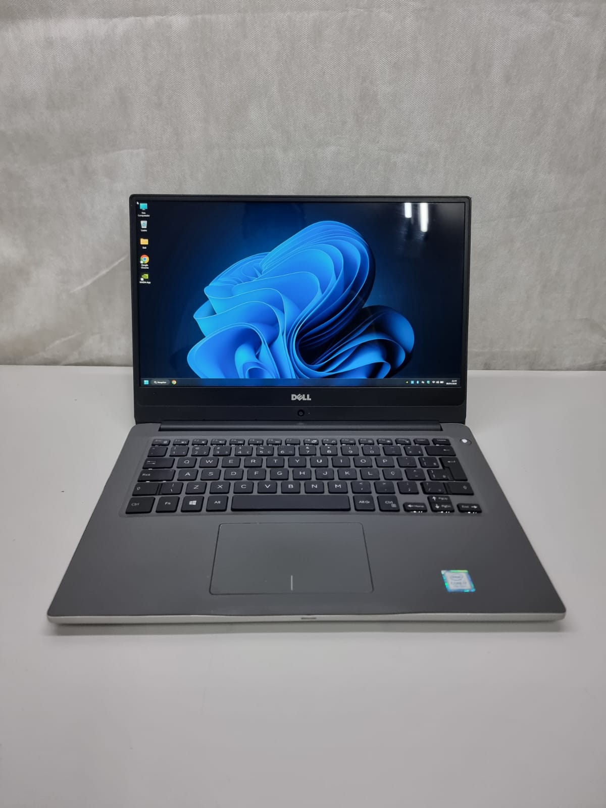 Notebook Dell Inspiron 7460 - Intel I7-7500U, 16GB DDR4, 256GB SSD, 14"