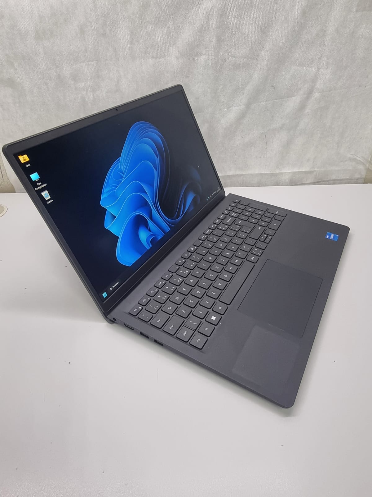 Notebook Dell Inspiron 3520 - Intel I5-1235U, 16GB DDR4, 256GB NVMe, 15.6"