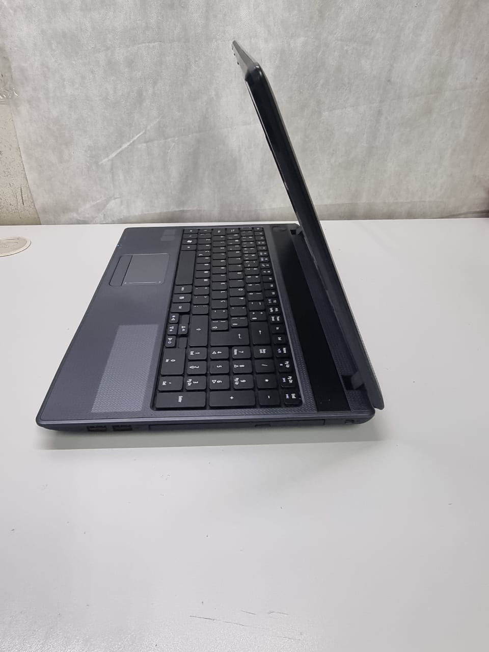 Notebook Acer Aspire 5733 - Intel I5-M450, 4GB DDR3, 120GB SSD, 15.6"